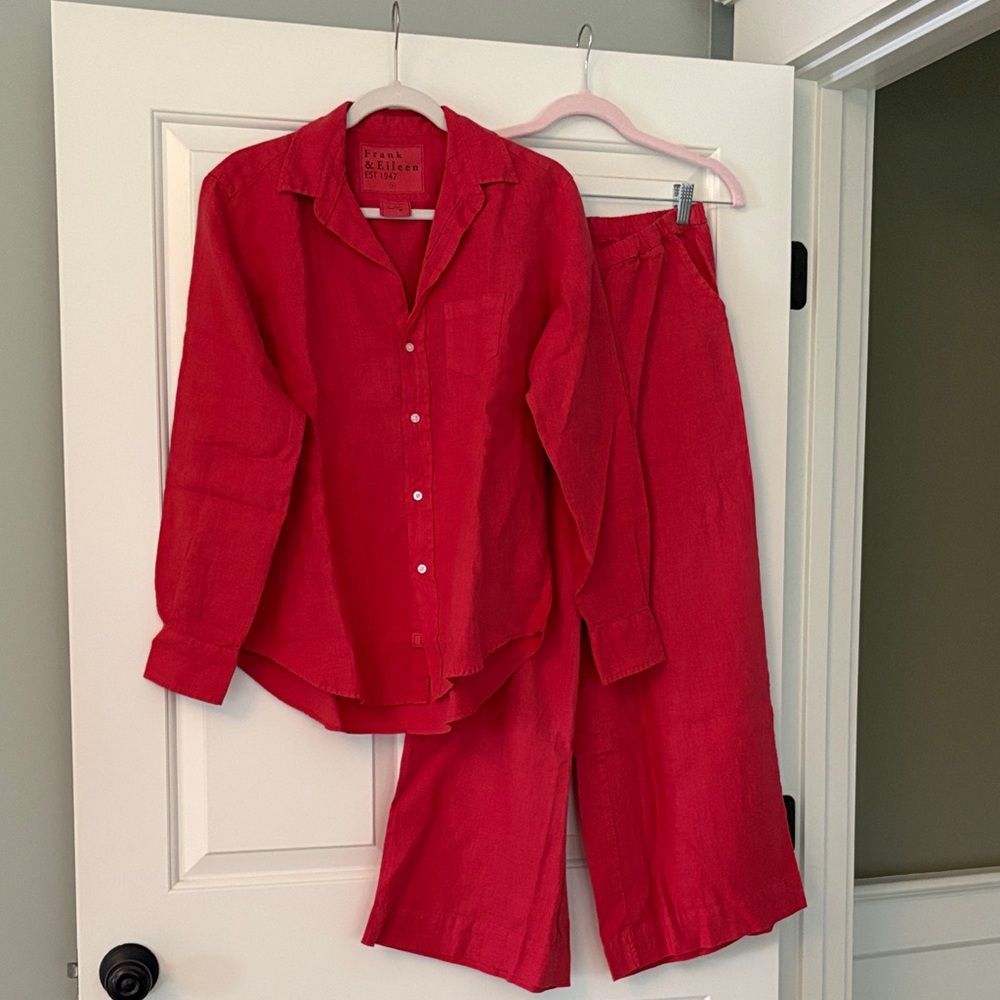 Brand new with packaging Frank & Eileen Tuscany Getaway Set in Red